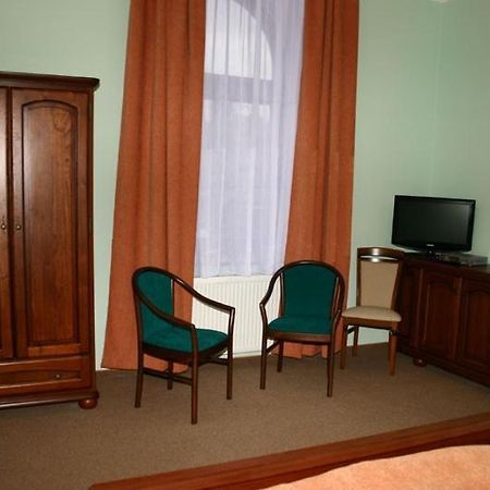 Zlaty Lev Hotel Louny Bagian luar foto