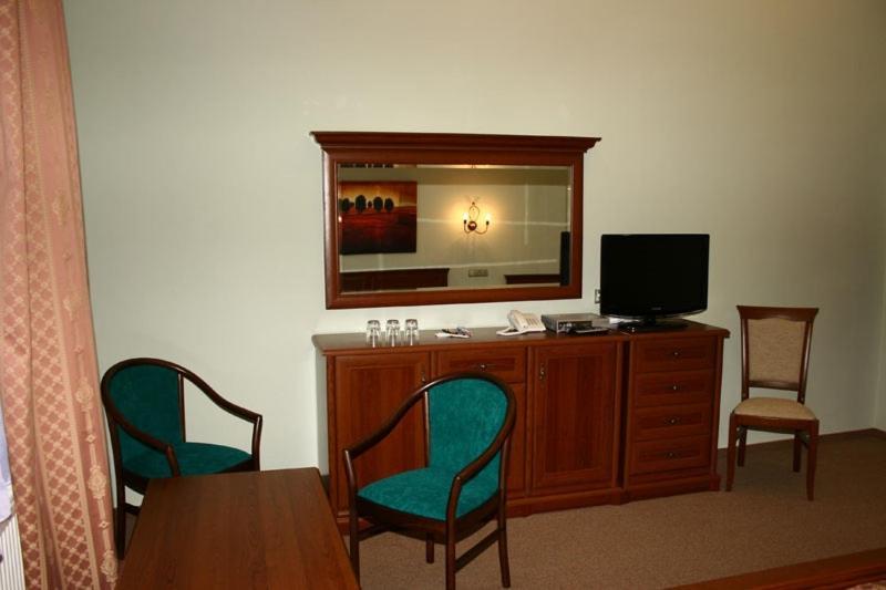 Zlaty Lev Hotel Louny Ruang foto