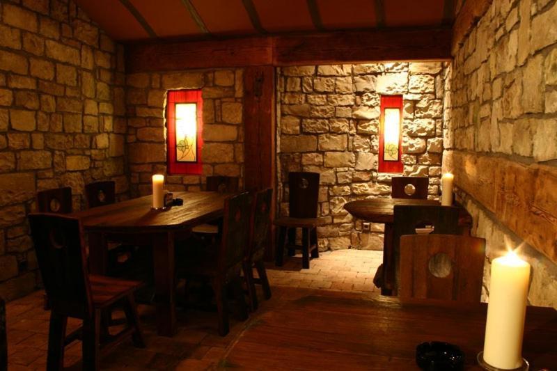 Zlaty Lev Hotel Louny Bagian luar foto