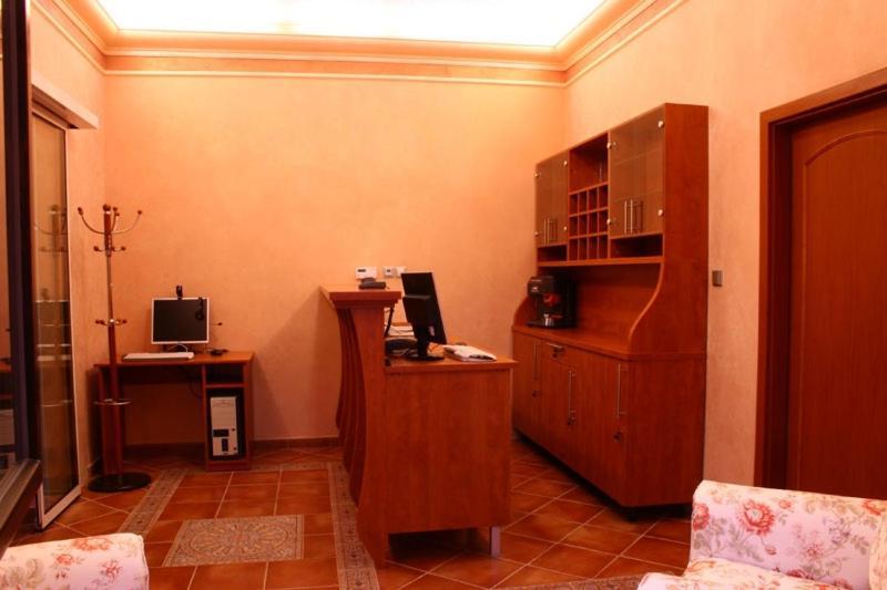 Zlaty Lev Hotel Louny Bagian luar foto