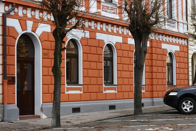 Zlaty Lev Hotel Louny Bagian luar foto