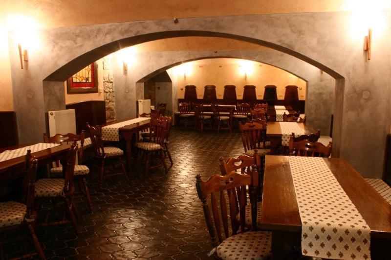 Zlaty Lev Hotel Louny Bagian luar foto